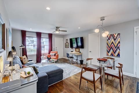 Popular Airbnb listing: 1BR King Bed & Parking in Myers Park Near Uptown in Cherry