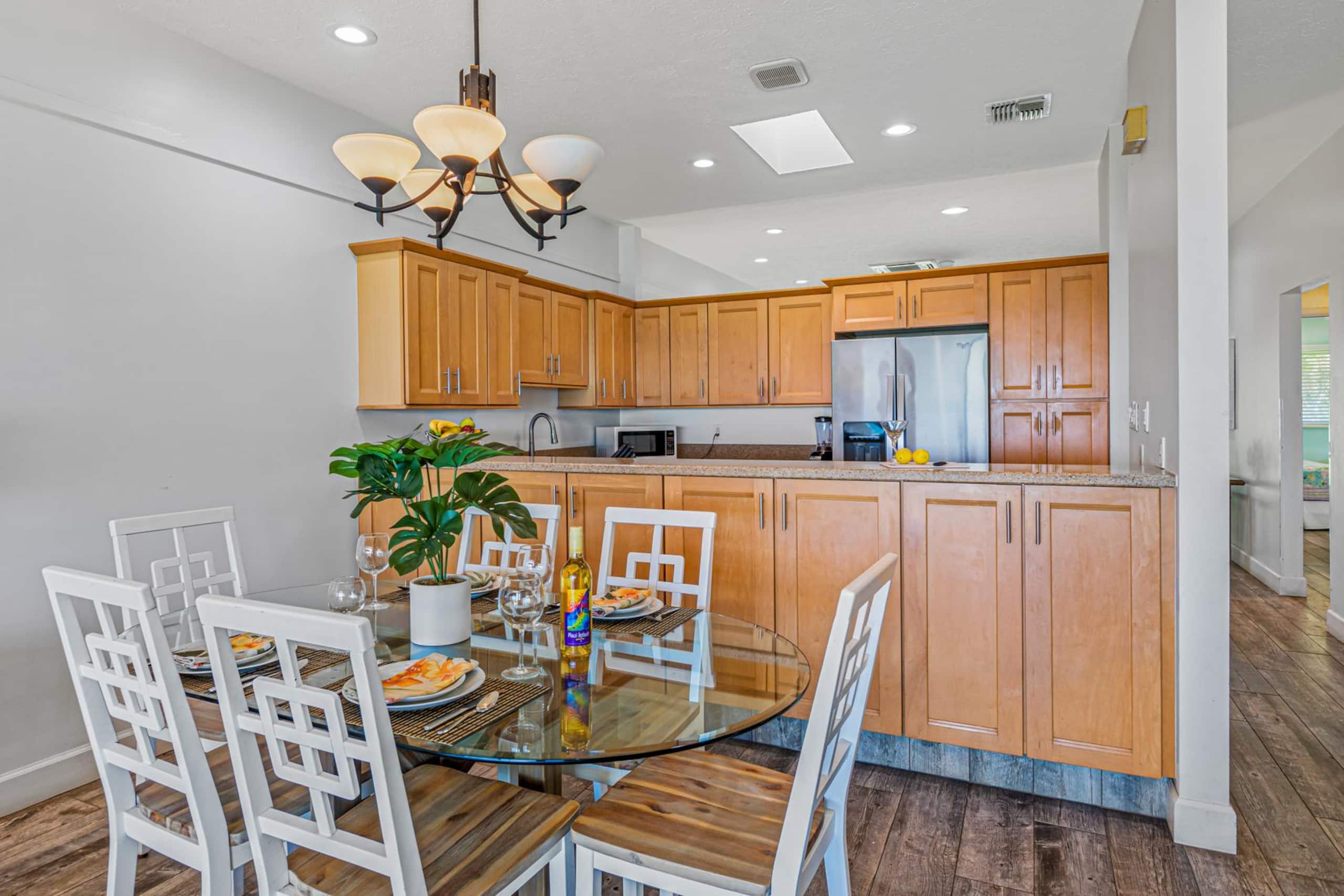 Condo in Lahaina · ★4.71 · 3 bedrooms · 6 beds · 2 private baths - Image 11