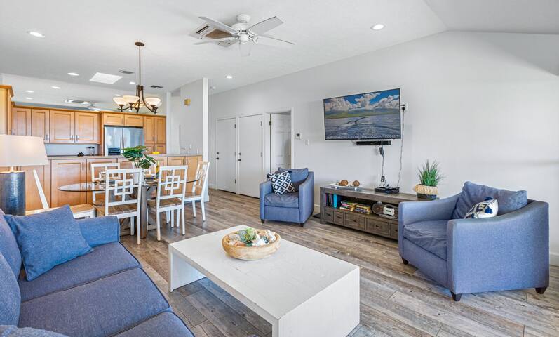 150-4 Ocean Front Condo with an Amazing View! gallery image 3