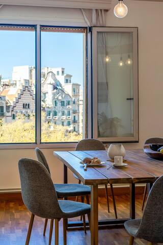 Casa Batlló views/ Family Oriented flat gallery image 2