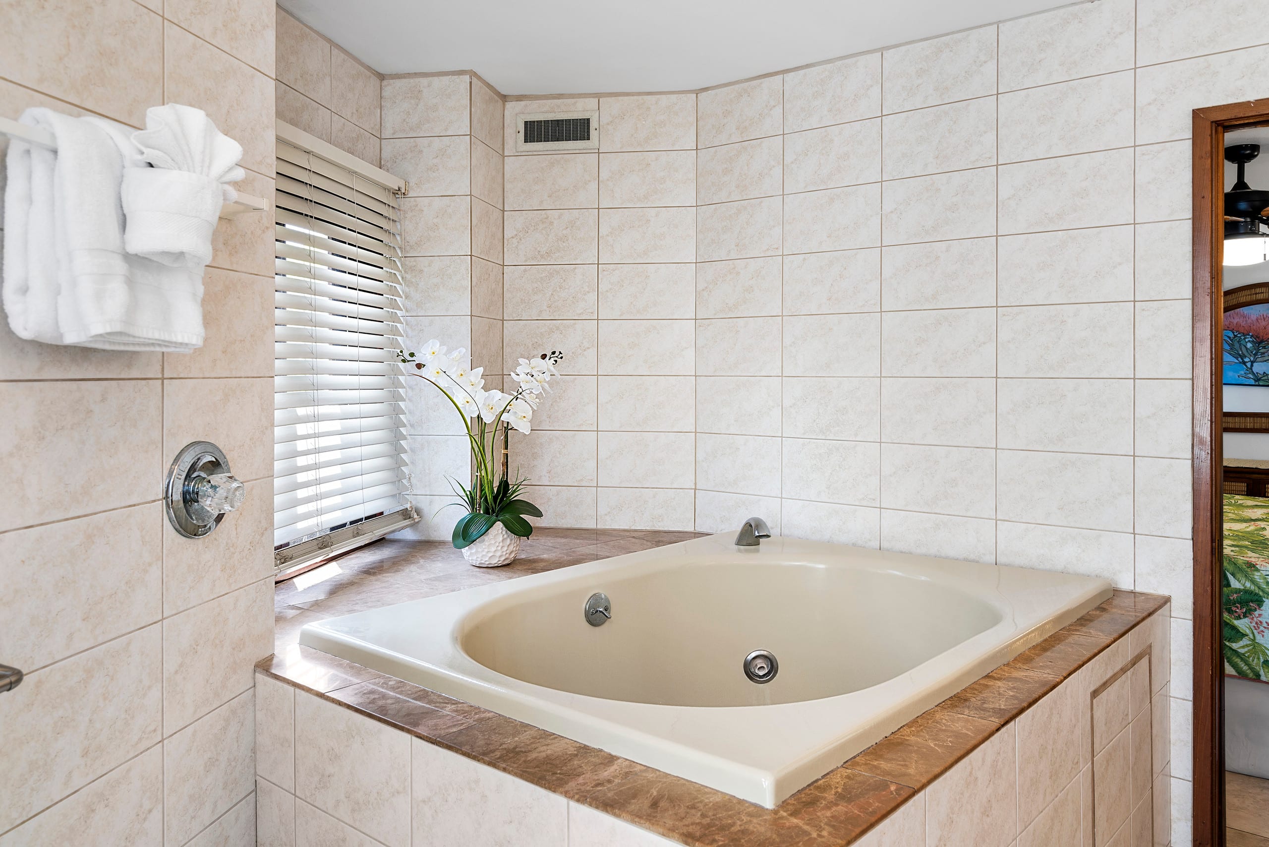 Home in Kailua-Kona · ★4.66 · 5 bedrooms · 8 beds · 5 baths - Image 15