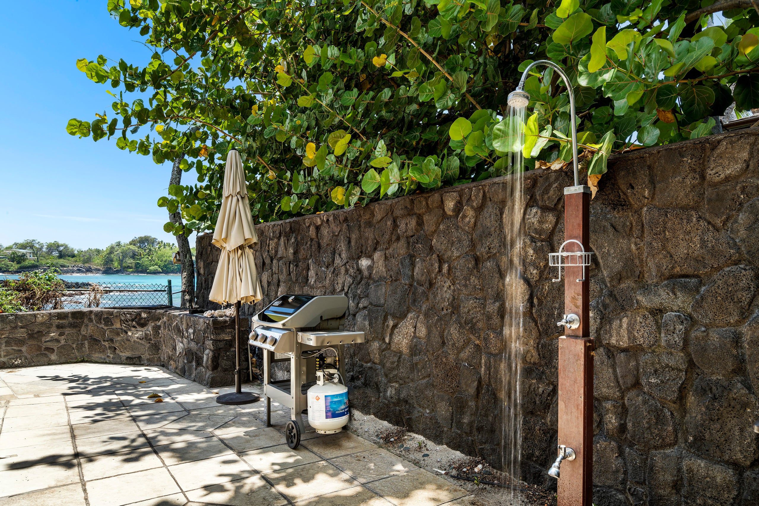Home in Kailua-Kona · ★4.66 · 5 bedrooms · 8 beds · 5 baths - Image 45