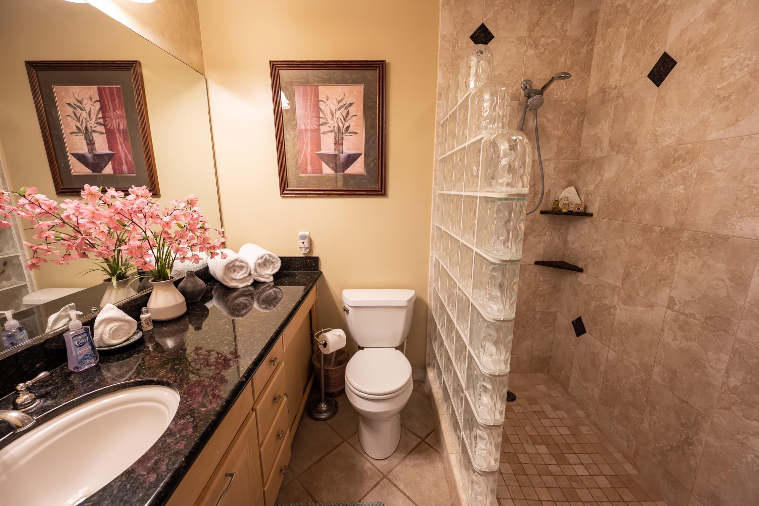 Condo in Kihei · ★5.0 · 1 bedroom · 2 beds · 2 private baths - Image 21