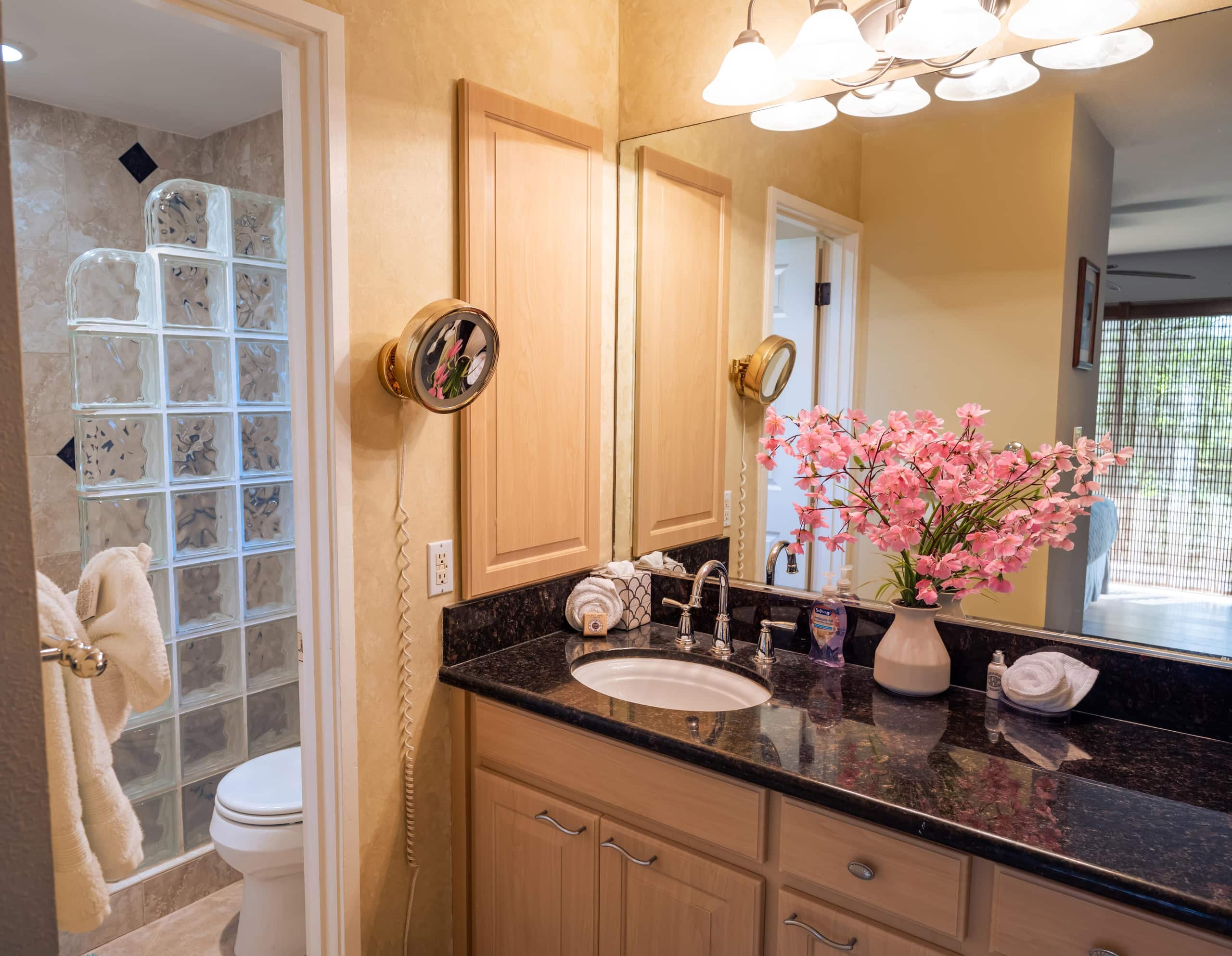 Condo in Kihei · ★5.0 · 1 bedroom · 2 beds · 2 private baths - Image 26