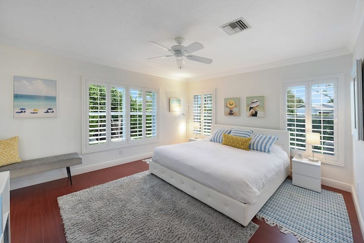 Dormitorio 1 
Cama King
En-suite
Vistas, luz y aire fresco