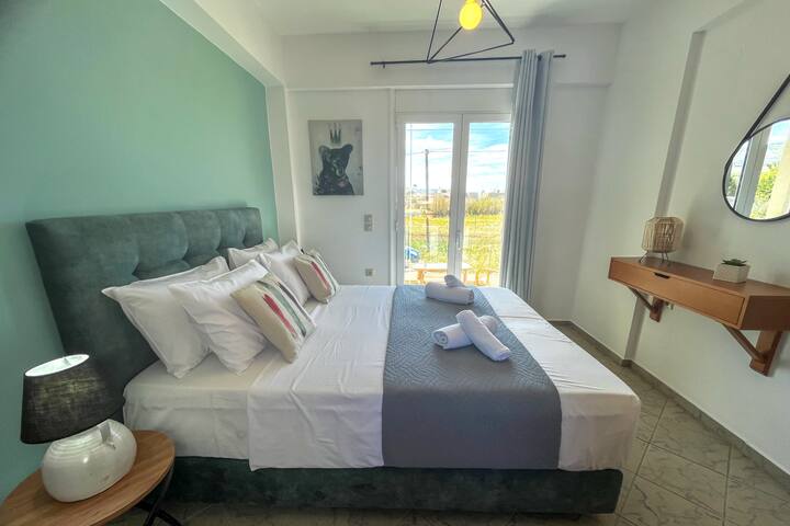 Chic Villa Eleni w/ BBQ, 3min walk to the sea gallery image 4