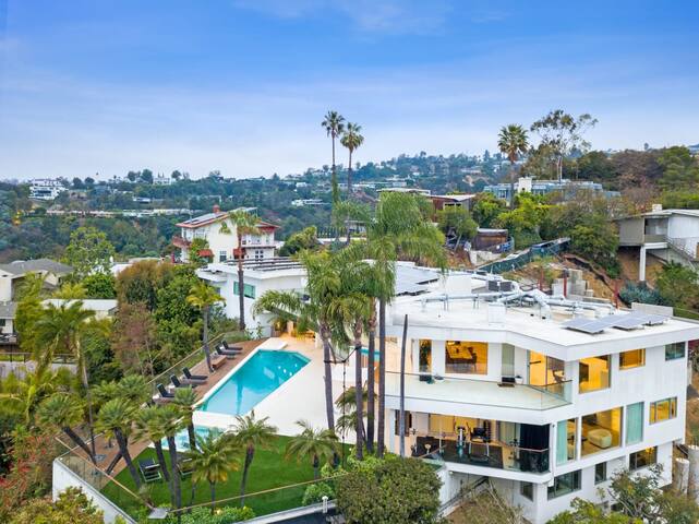 Jetliner by Stay Awhile Villas gallery image 2