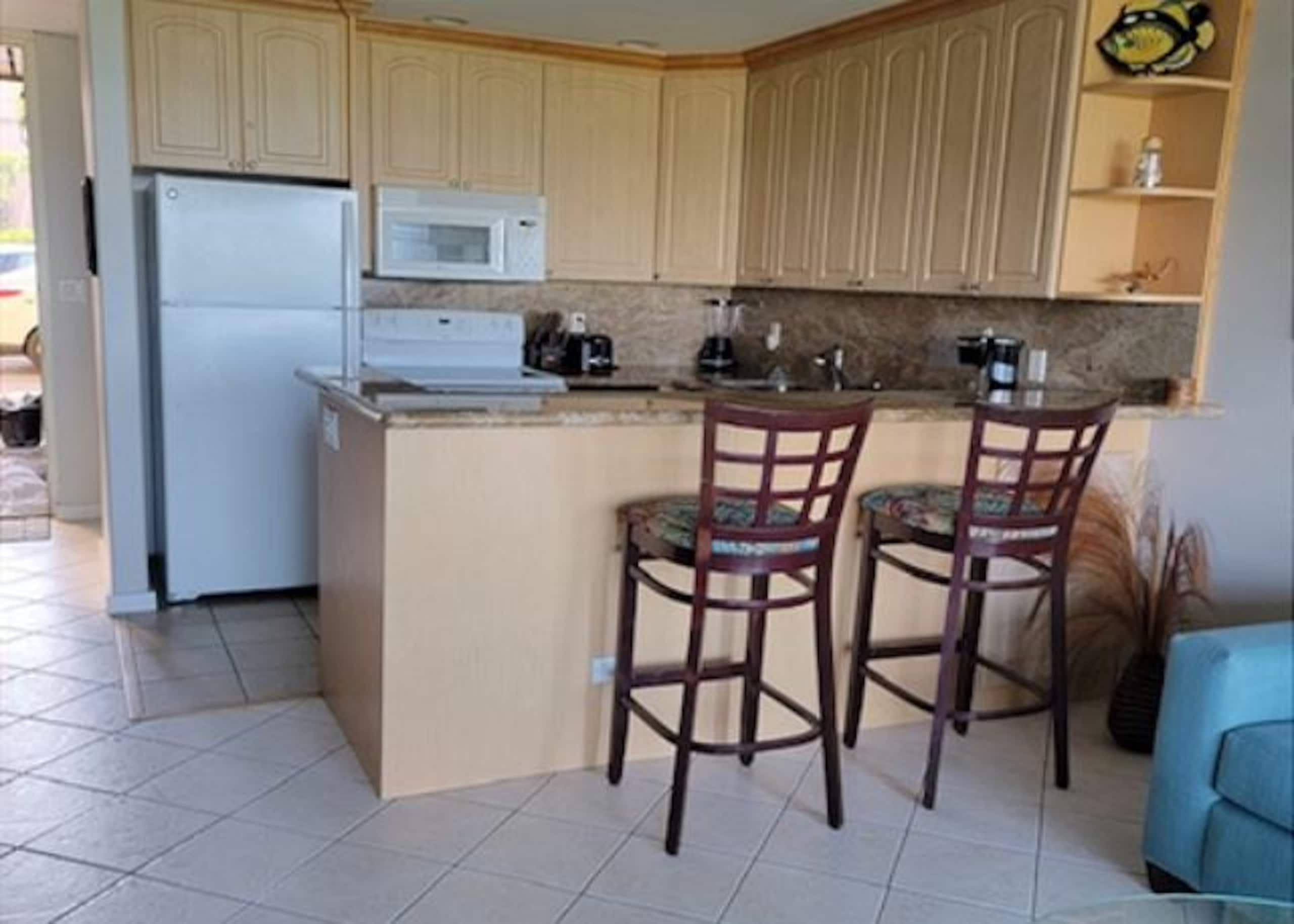 Condo in Lahaina · ★4.71 · 1 bedroom · 1 bed · 1 private bath - Image 5