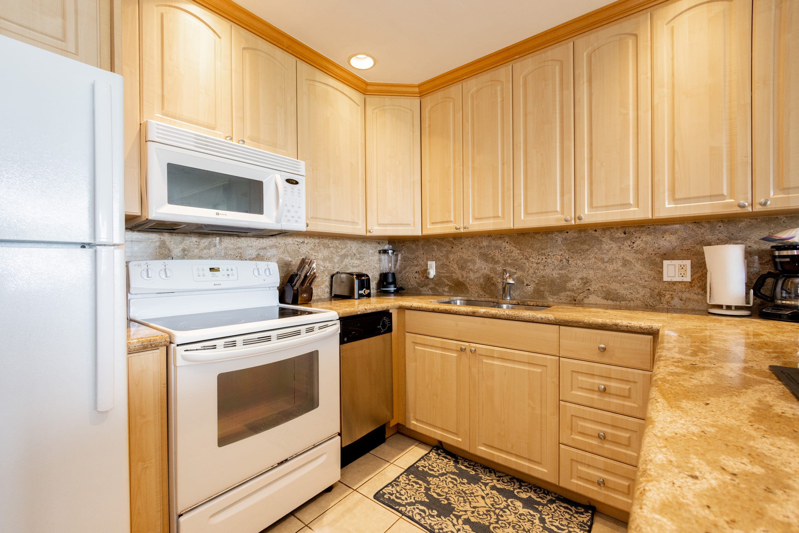 Condo in Lahaina · ★4.71 · 1 bedroom · 1 bed · 1 private bath - Image 4