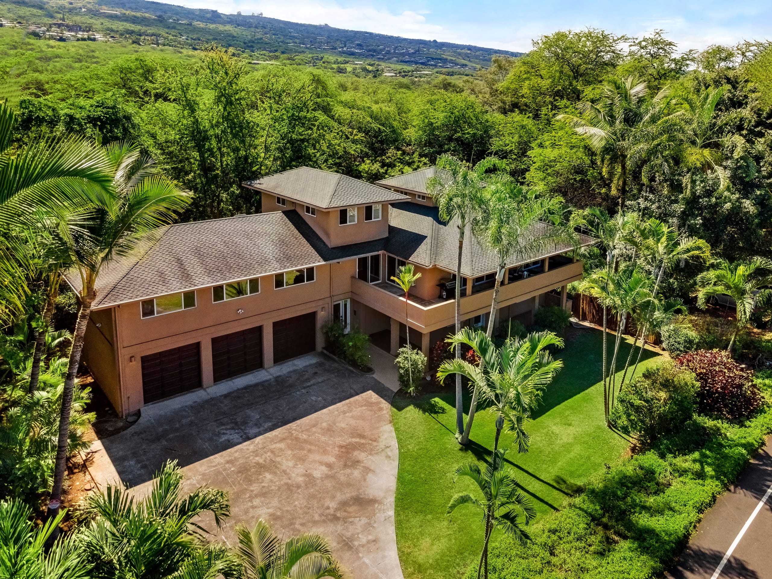 Home in Kailua-Kona · ★4.8 · 5 bedrooms · 6 beds · 3.5 baths - Image 5