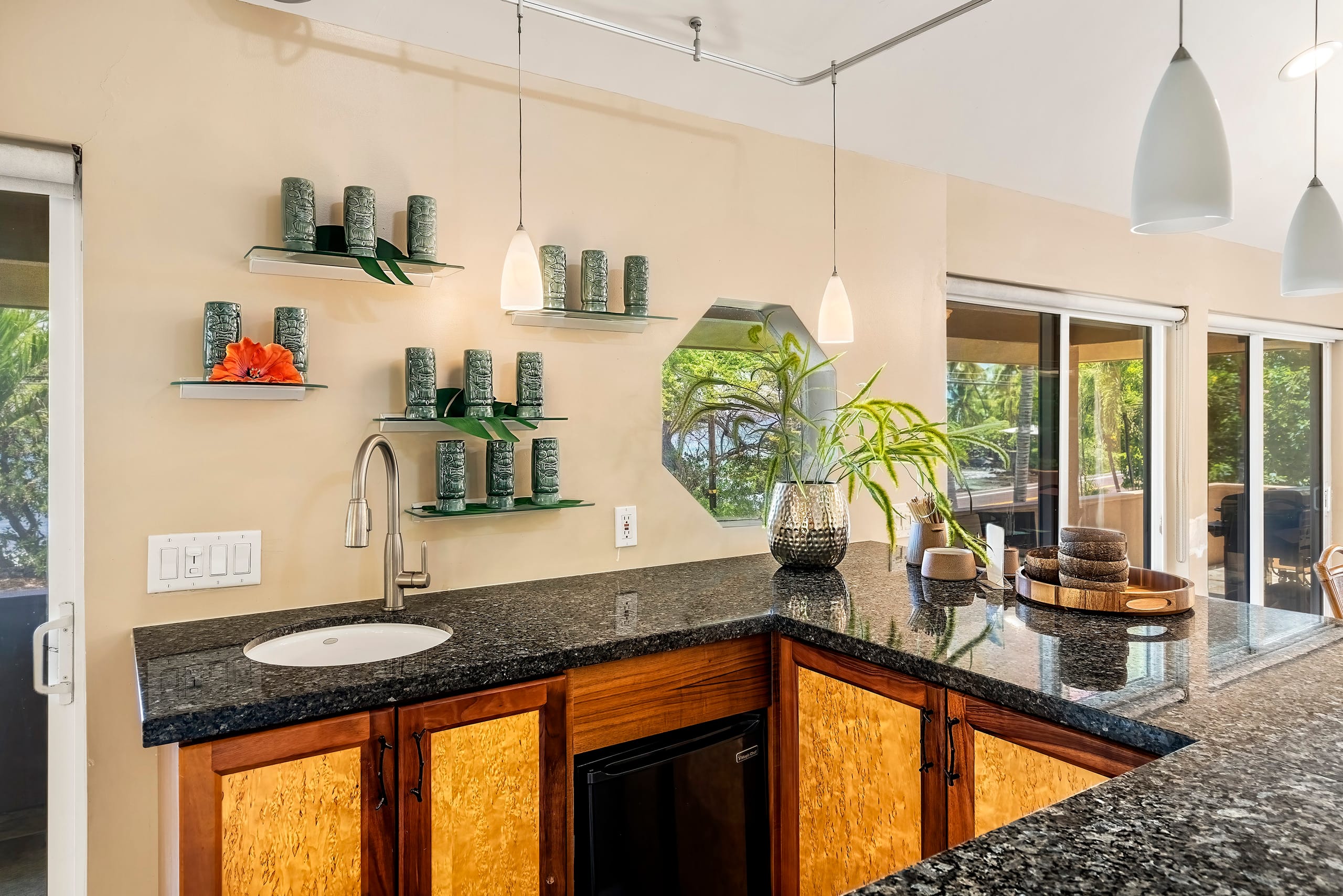 Home in Kailua-Kona · ★4.8 · 5 bedrooms · 6 beds · 3.5 baths - Image 13
