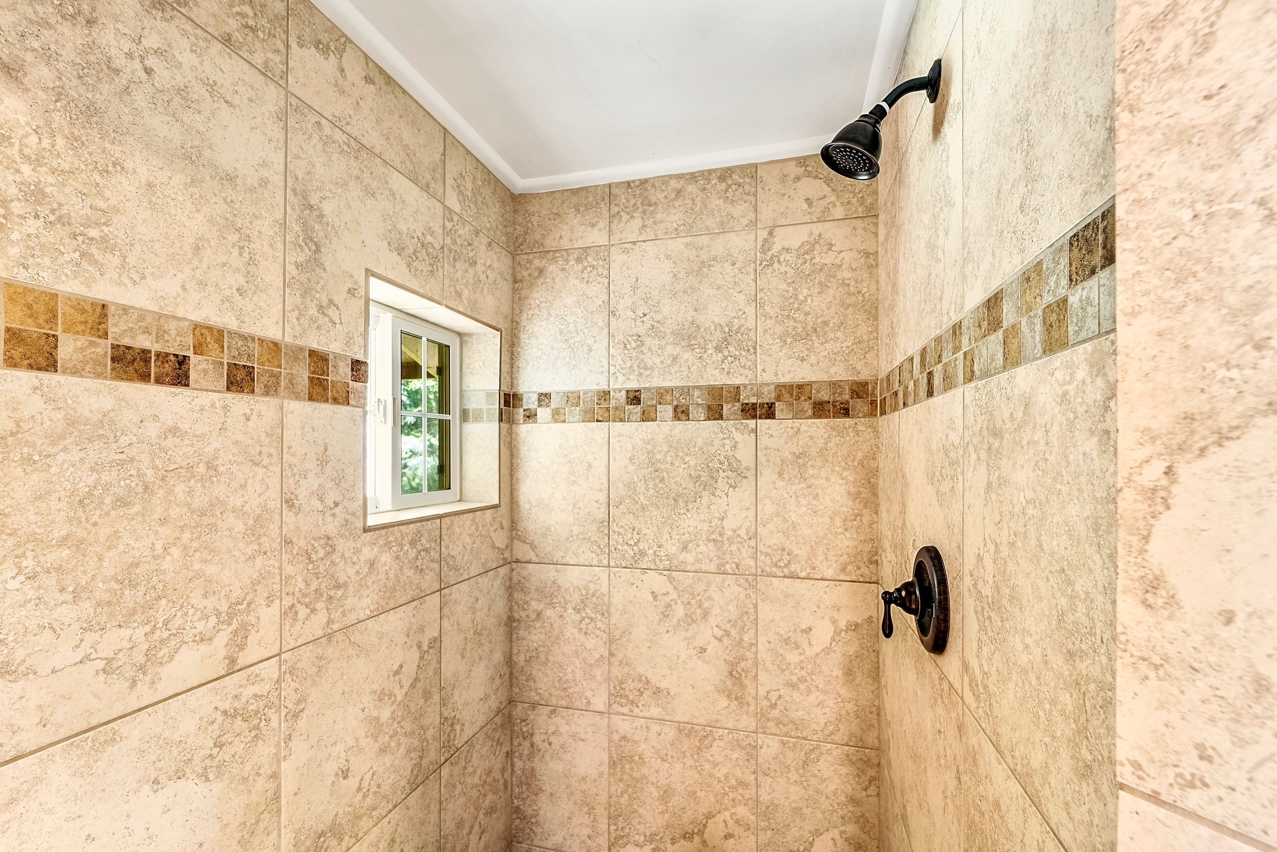 Home in Kailua-Kona · ★4.8 · 5 bedrooms · 6 beds · 3.5 baths - Image 29