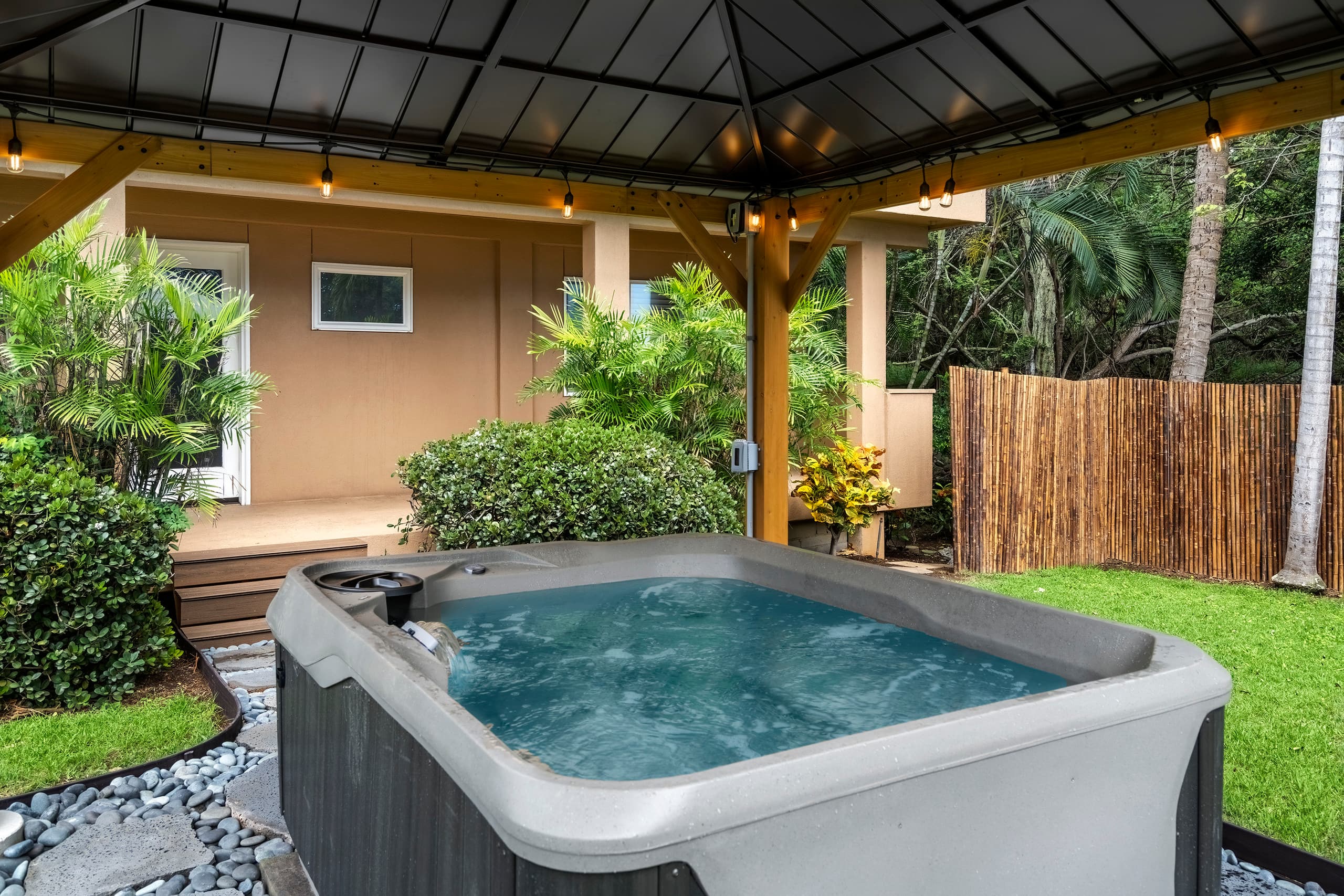 Home in Kailua-Kona · ★4.8 · 5 bedrooms · 6 beds · 3.5 baths - Image 47