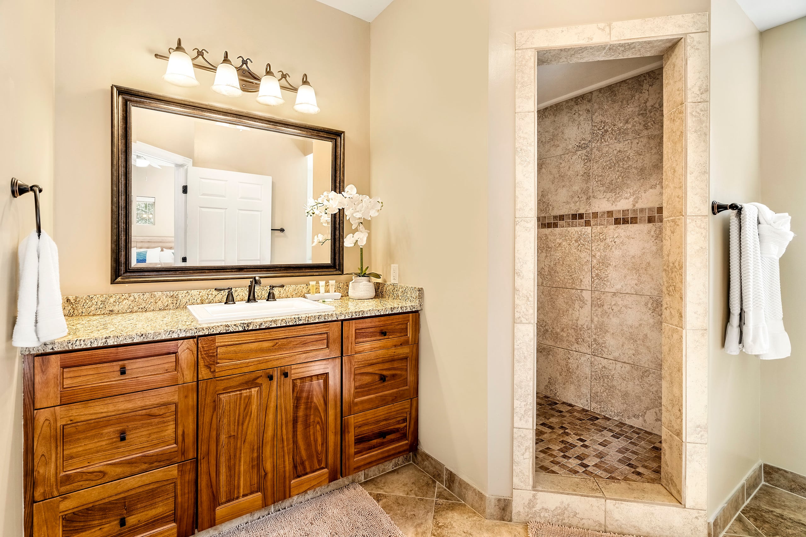 Home in Kailua-Kona · ★4.8 · 5 bedrooms · 6 beds · 3.5 baths - Image 34