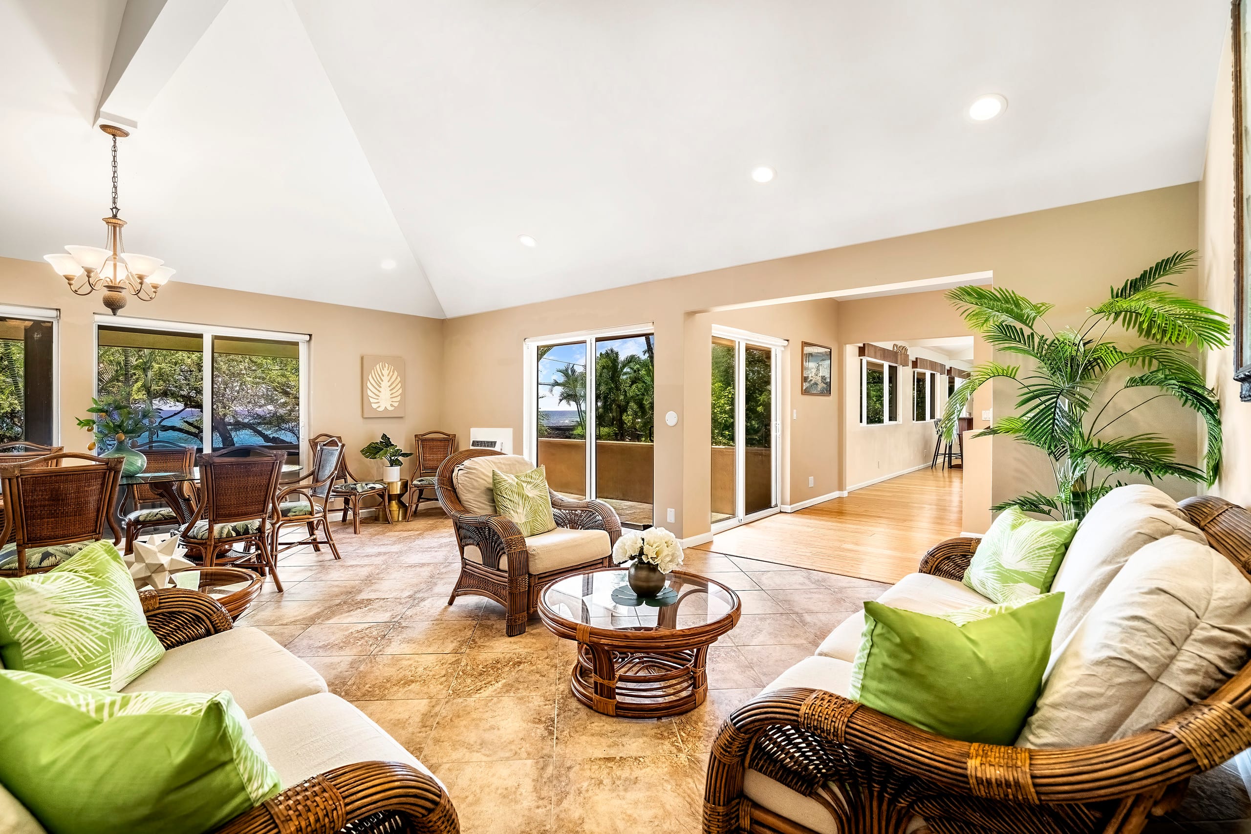 Home in Kailua-Kona · ★4.8 · 5 bedrooms · 6 beds · 3.5 baths - Image 7