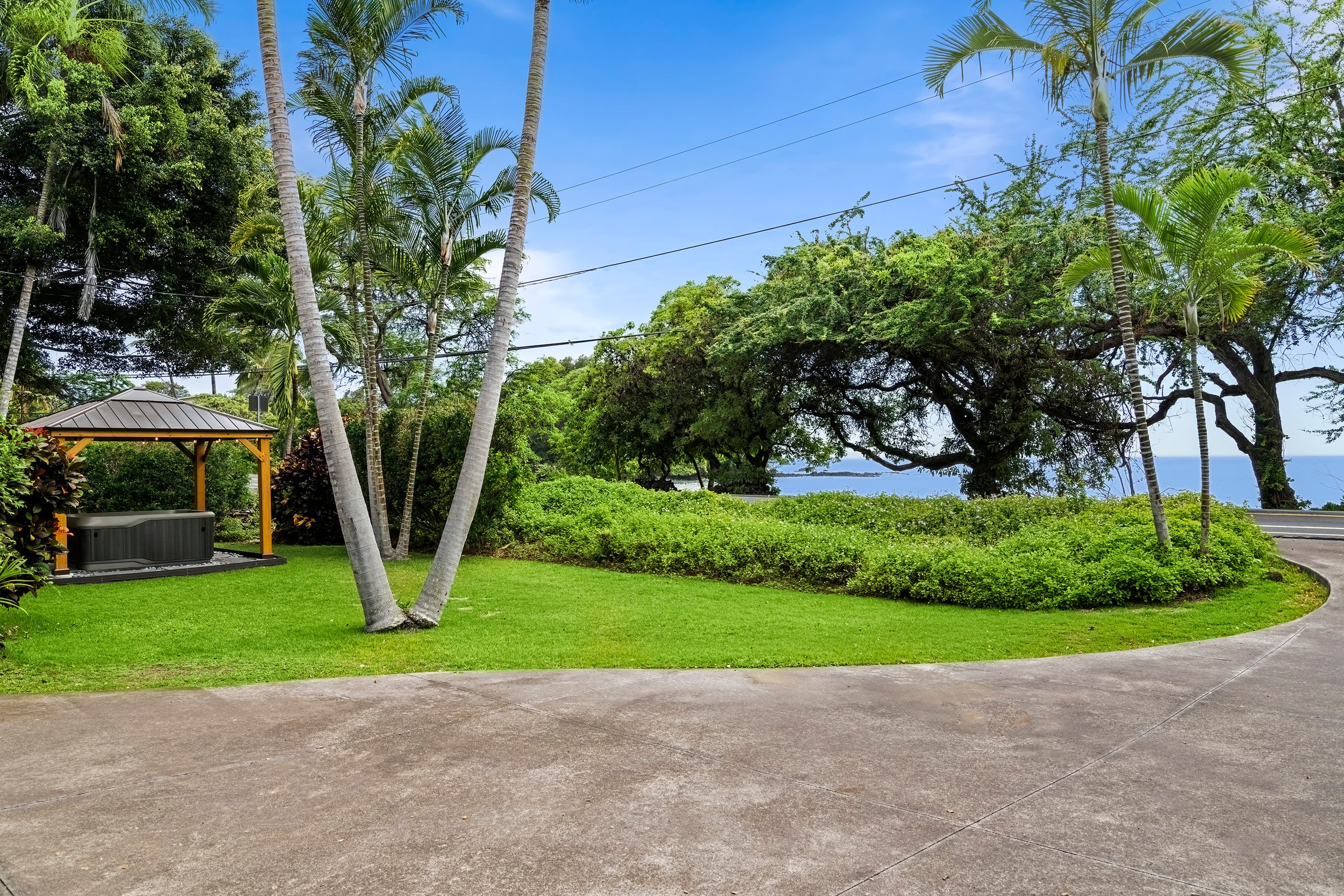 Home in Kailua-Kona · ★4.8 · 5 bedrooms · 6 beds · 3.5 baths - Image 52
