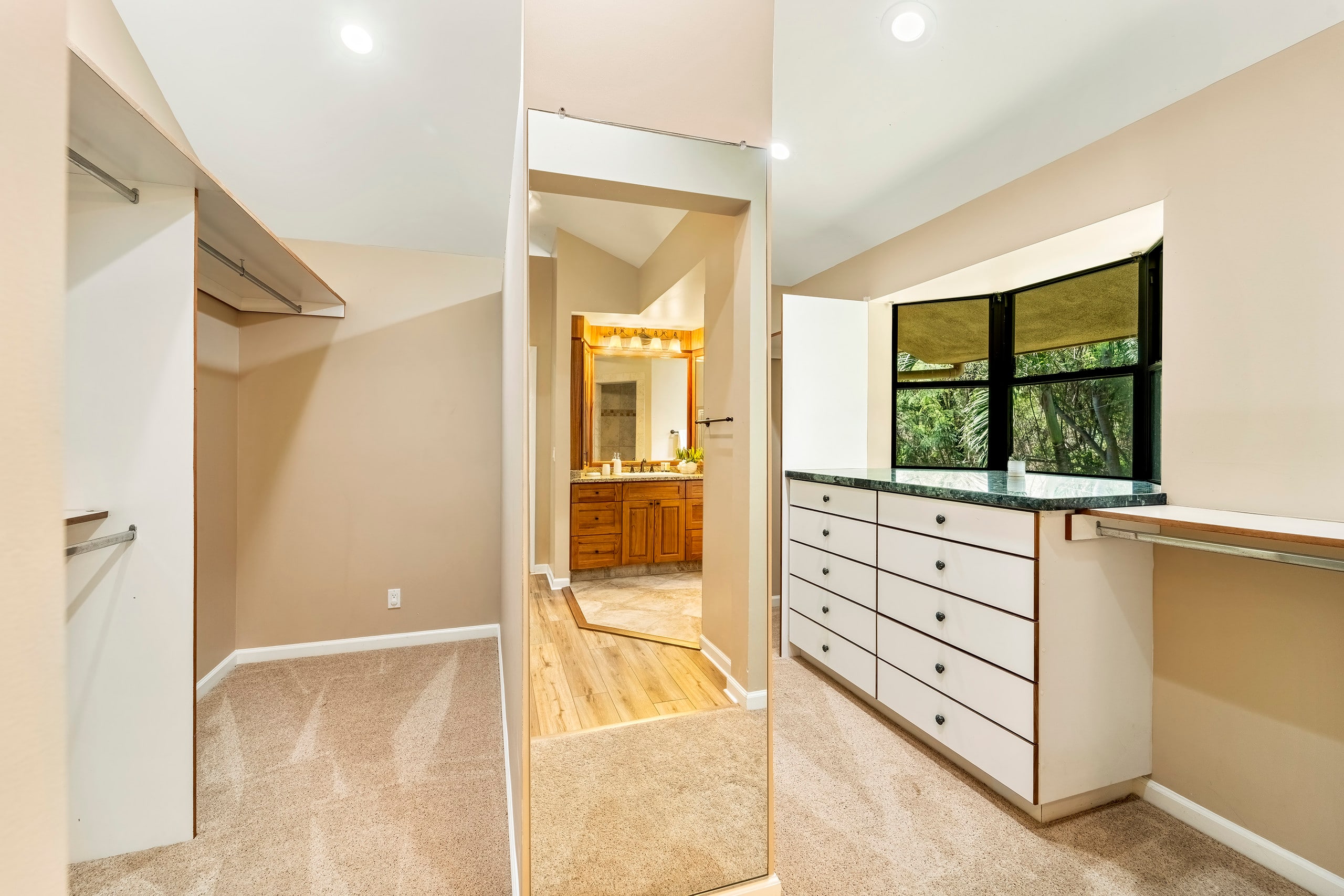 Home in Kailua-Kona · ★4.8 · 5 bedrooms · 6 beds · 3.5 baths - Image 31