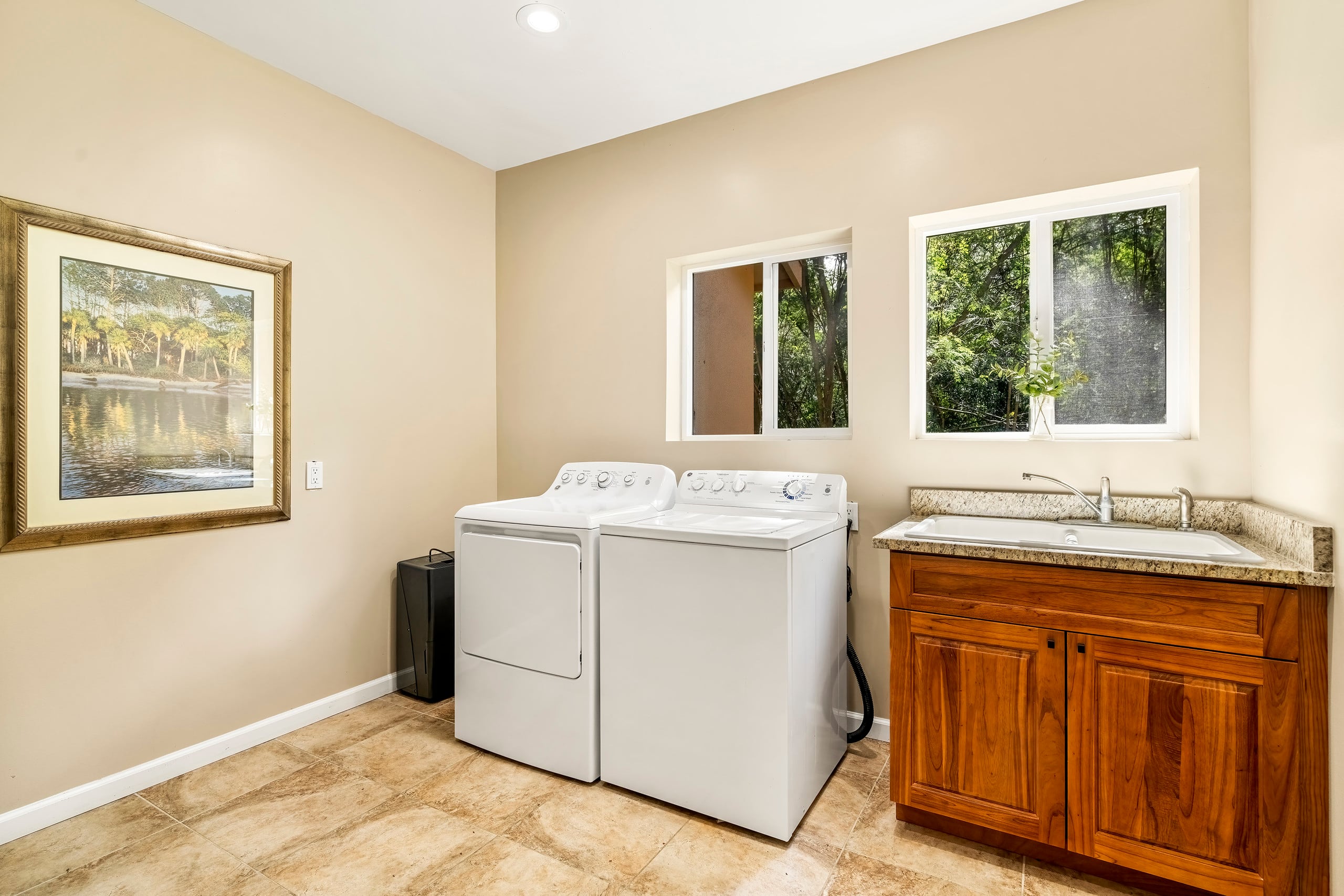 Home in Kailua-Kona · ★4.8 · 5 bedrooms · 6 beds · 3.5 baths - Image 39