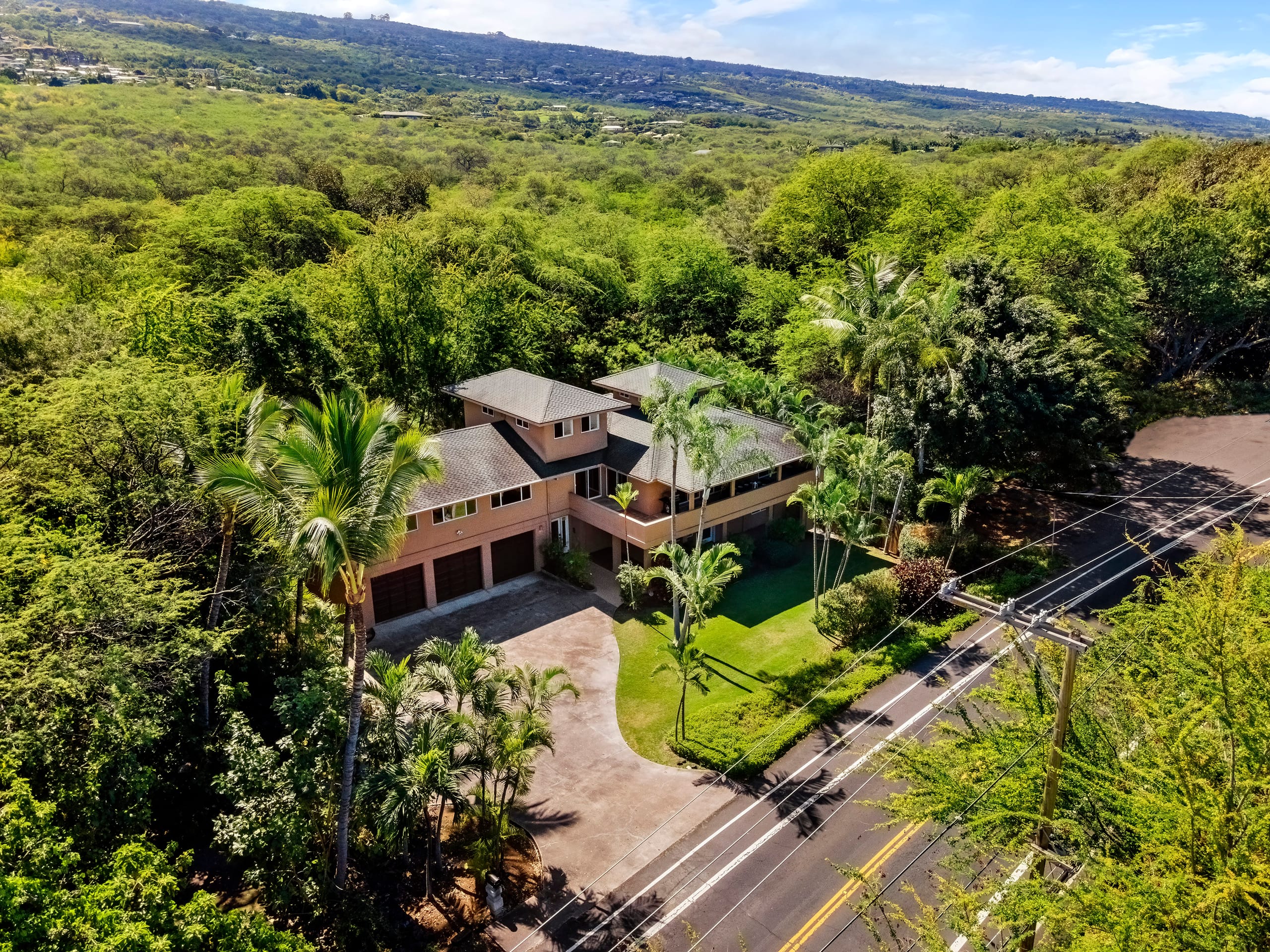 Home in Kailua-Kona · ★4.8 · 5 bedrooms · 6 beds · 3.5 baths - Image 46