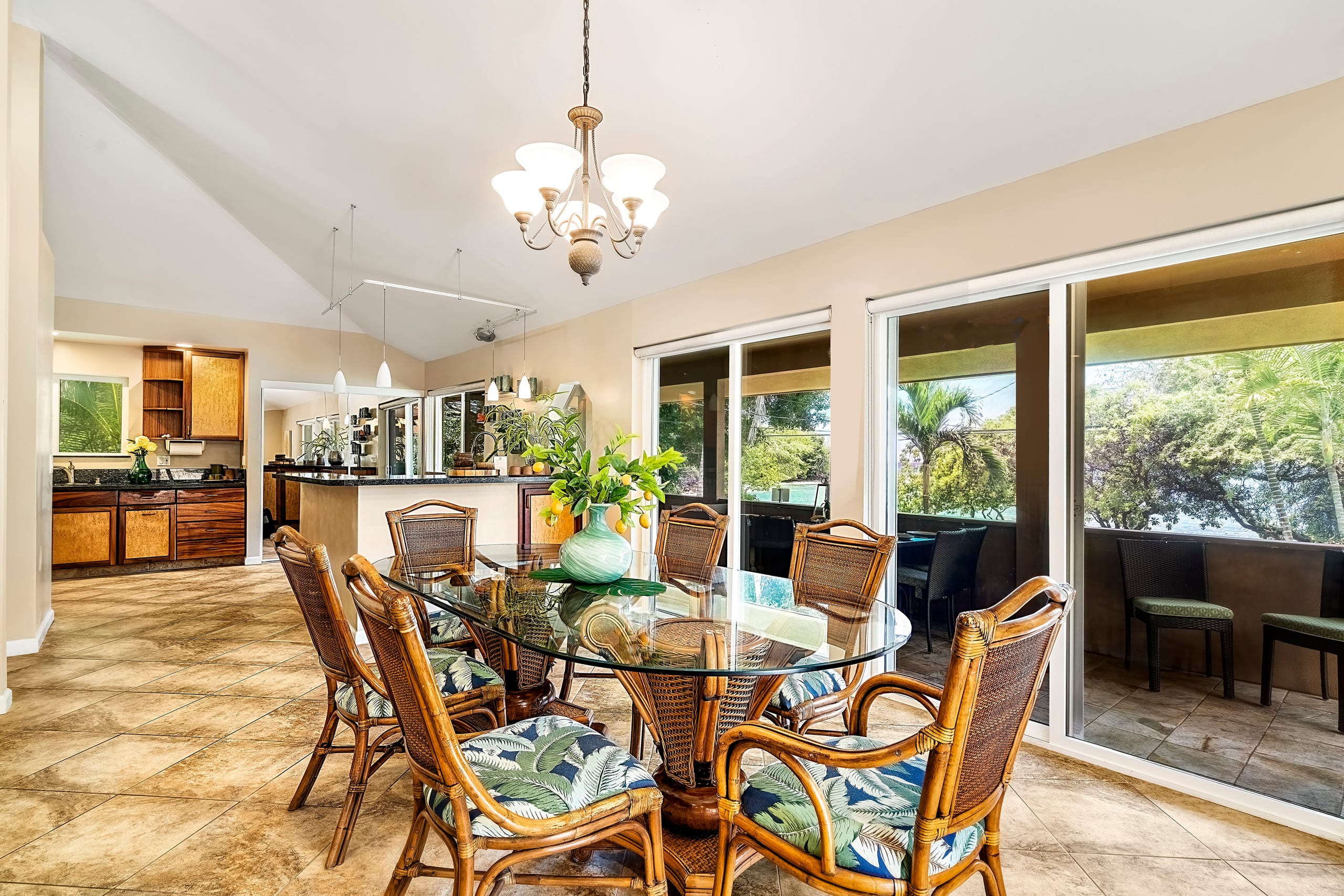 Home in Kailua-Kona · ★4.8 · 5 bedrooms · 6 beds · 3.5 baths - Image 14