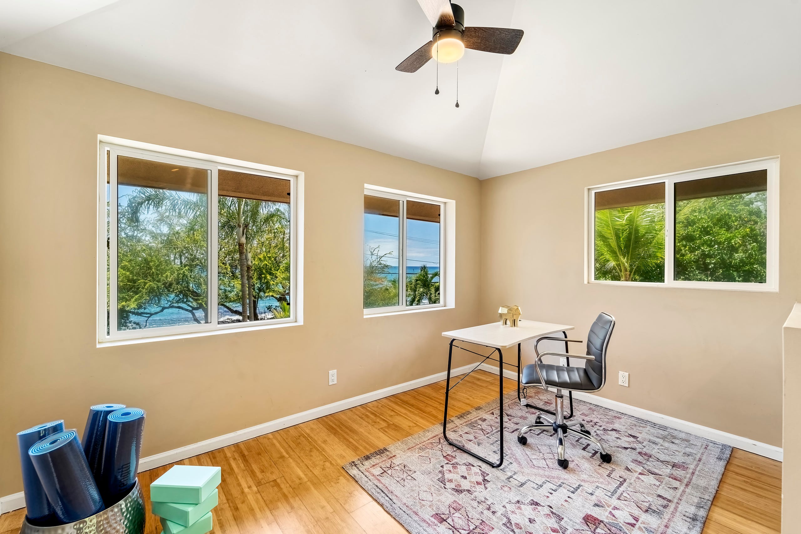 Home in Kailua-Kona · ★4.8 · 5 bedrooms · 6 beds · 3.5 baths - Image 40