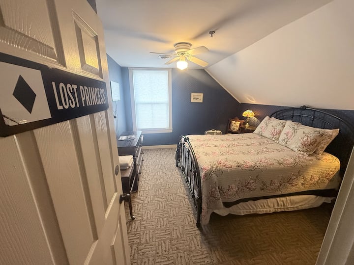 Lost Princess, queen bed, full bath