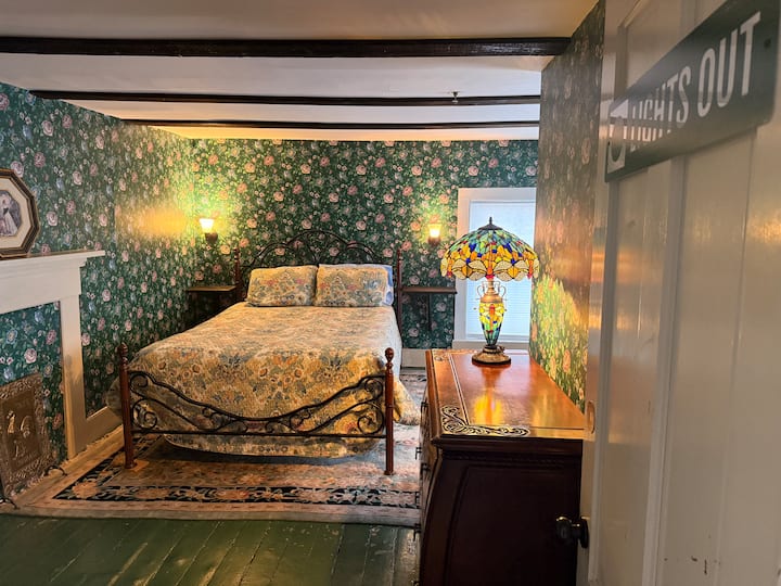 Lights Out, queen bed, full bath