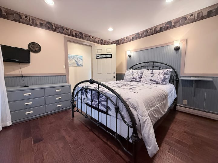 Dream Maker /Northern Exposure queen bed