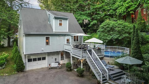 Hidden gem steps to town w/ pool/deck/grill/sonos