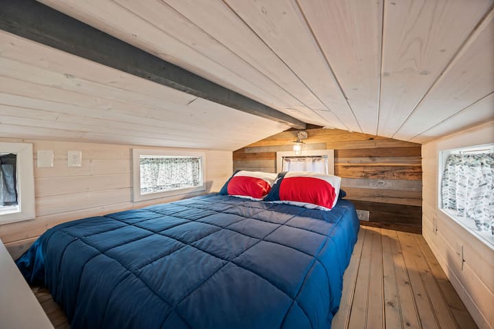 Th 4 queen bed loft