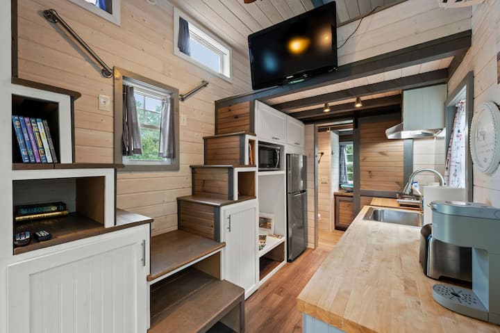 Treppe zum Doppel-Loft, TV und DVD