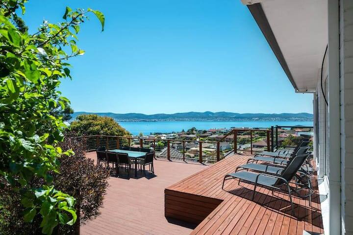 House on the Hill with a View – Sleeps 12, 3 Bath gallery image 5