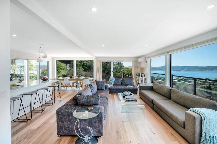 House on the Hill with a View – Sleeps 12, 3 Bath gallery image 2