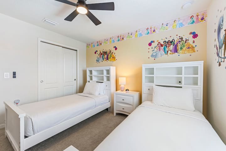 חדר שינה 5 חדר קונספט עם נסיכות דיסני וכולל 2 מיטות יחיד