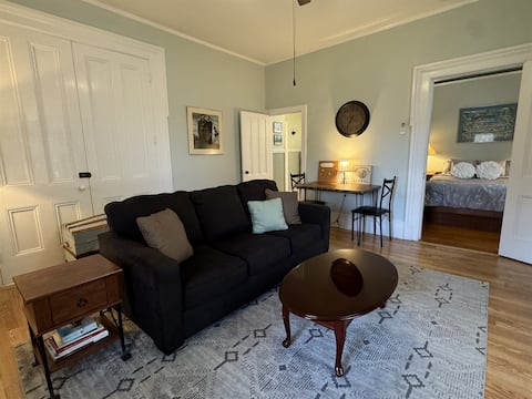 76 Baseball Apartment - Cozy Apartment in Village