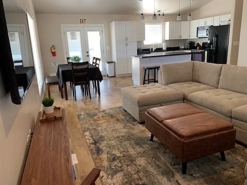 *ESCAPE to ZION* Hot Tub and RV Parking VERY CLEAN