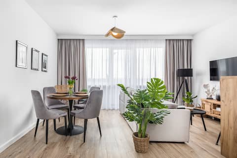 Top Airbnb: Spacious Apartment | Balcony | City View in Garz