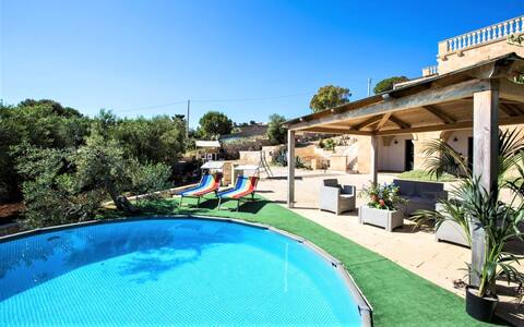 5min walk to the sea: large house w/ little pool