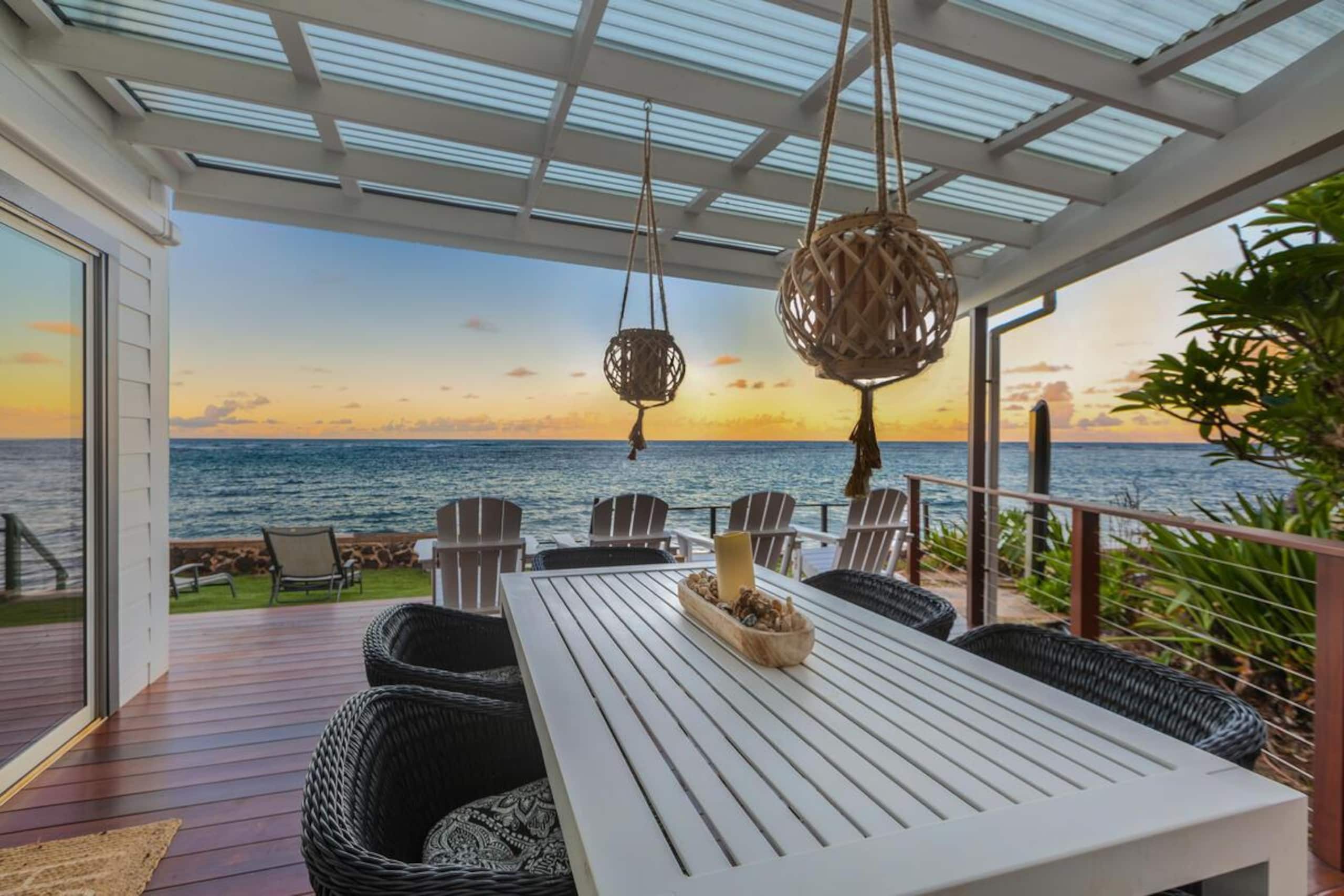 Modern, Beachfront 4 Bdrm - Eastside Retreat with - Photo 20