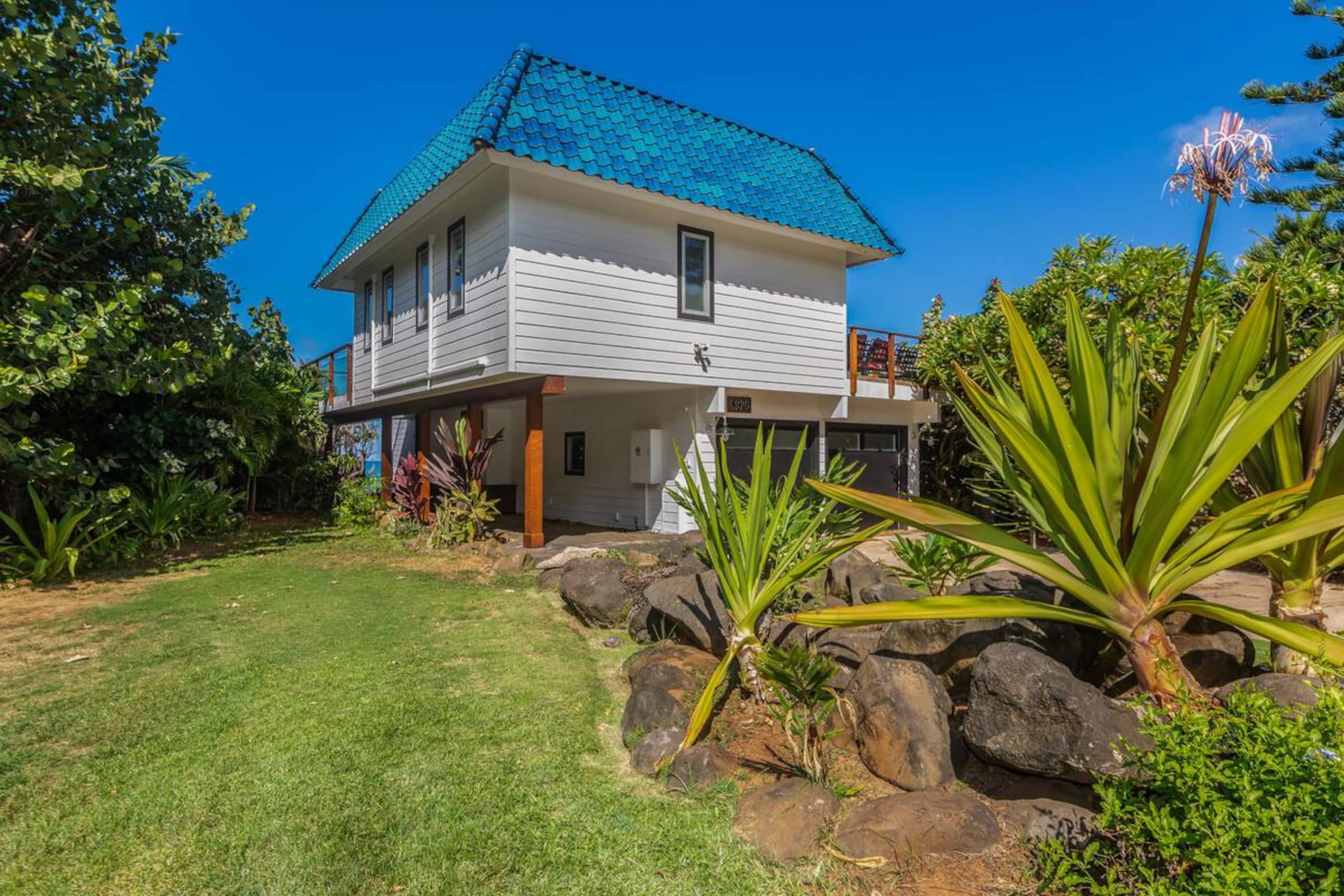 Modern, Beachfront 4 Bdrm - Eastside Retreat with - Photo 39