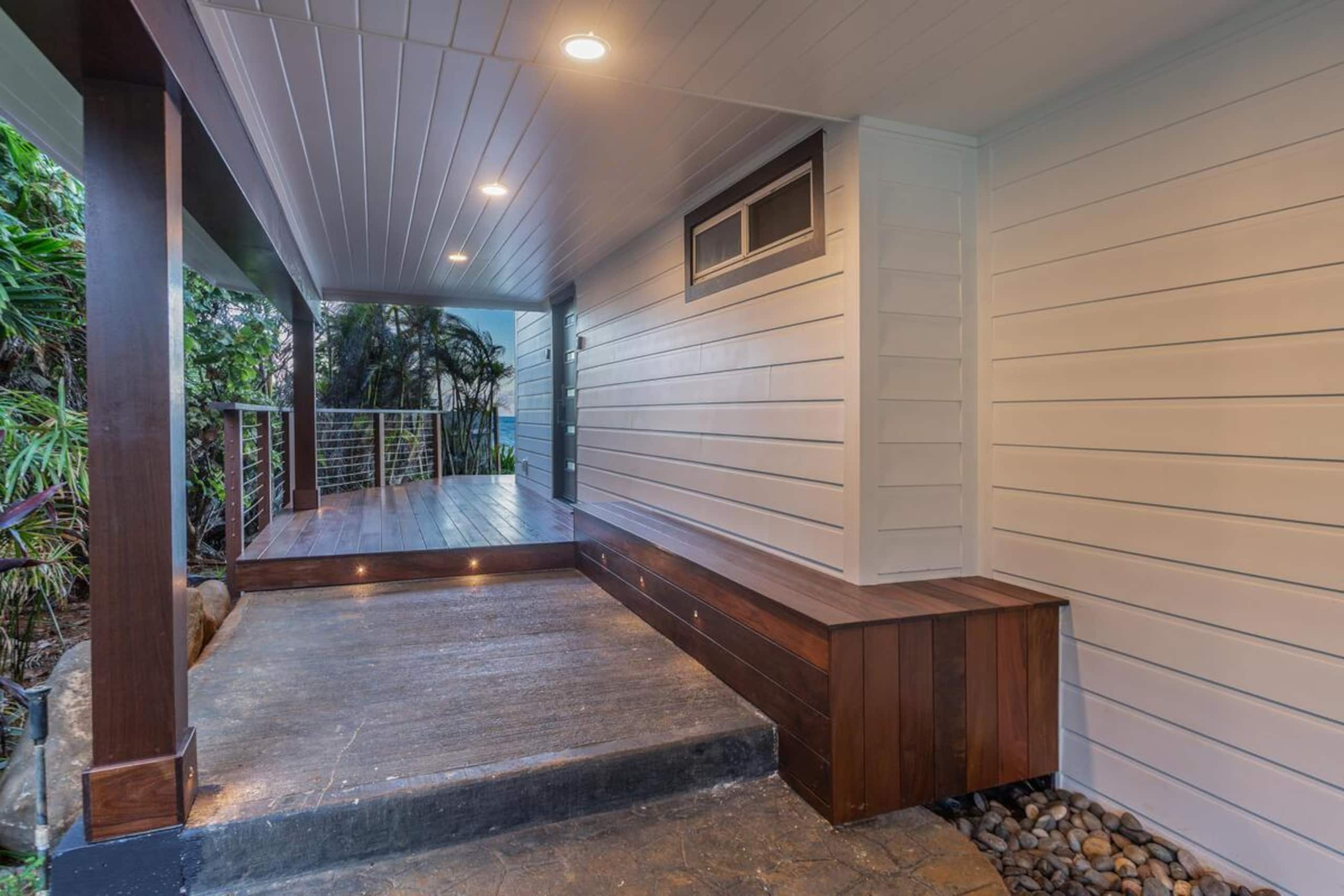 Modern, Beachfront 4 Bdrm - Eastside Retreat with - Photo 32