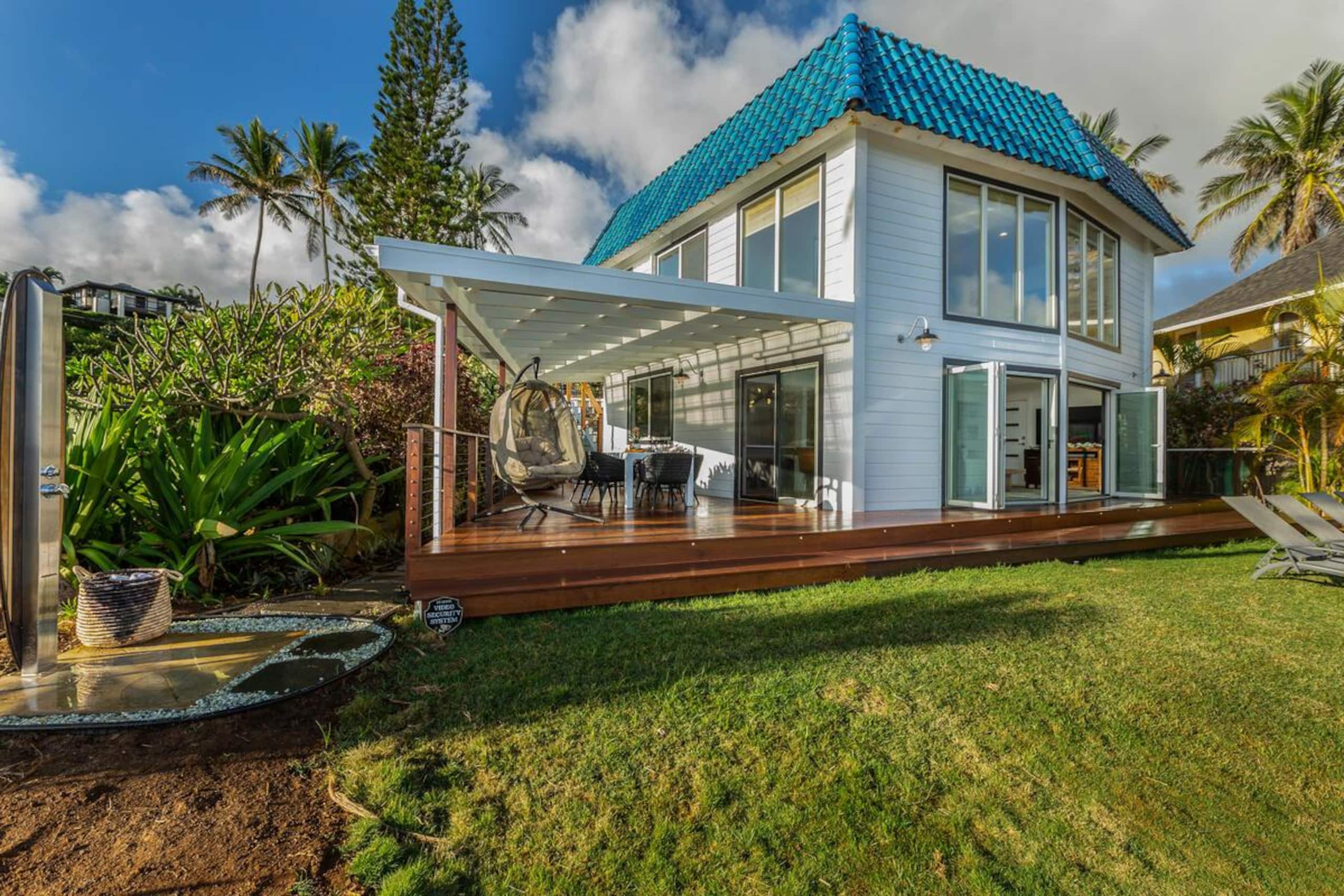 Modern, Beachfront 4 Bdrm - Eastside Retreat with - Photo 34