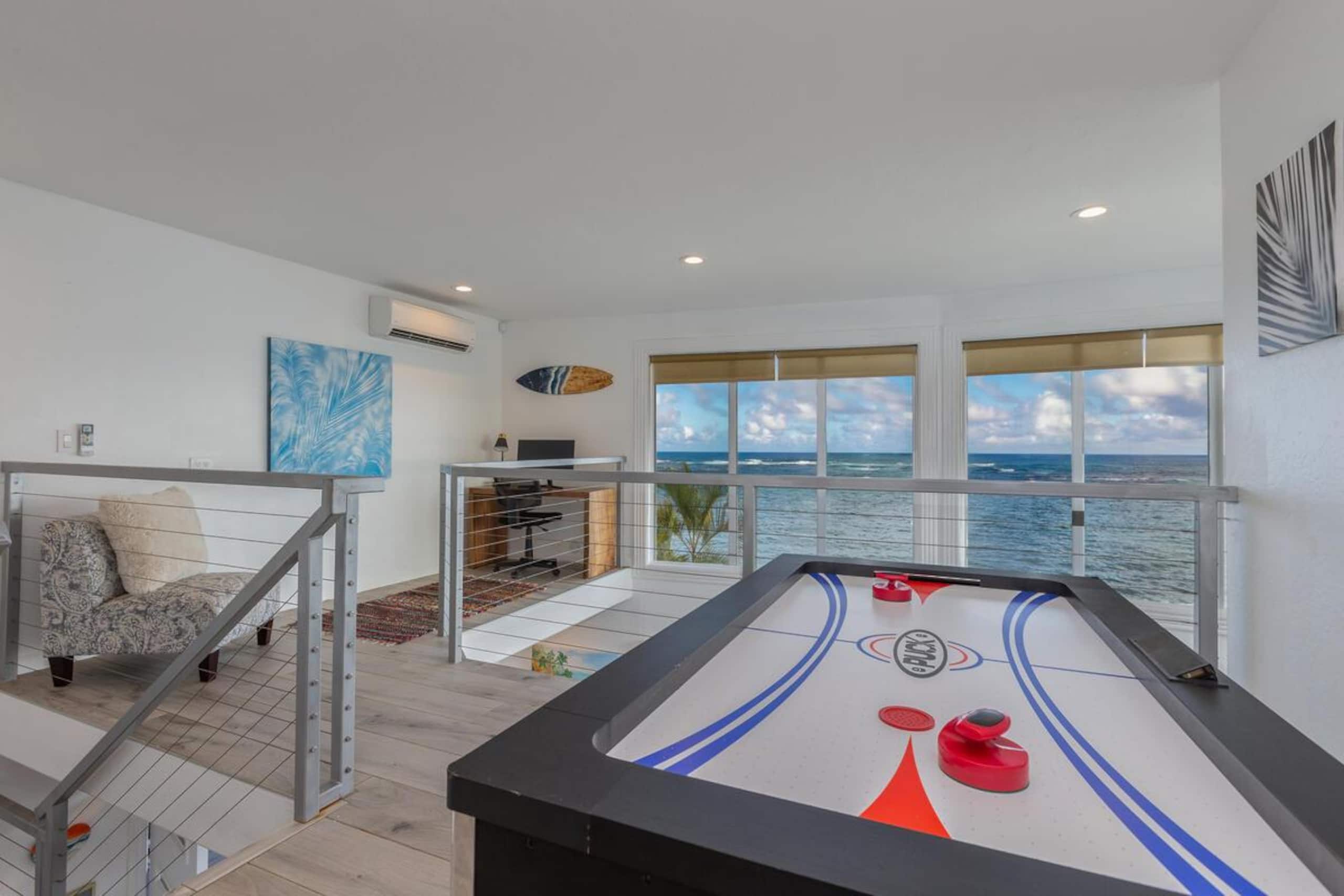 Modern, Beachfront 4 Bdrm - Eastside Retreat with - Photo 19