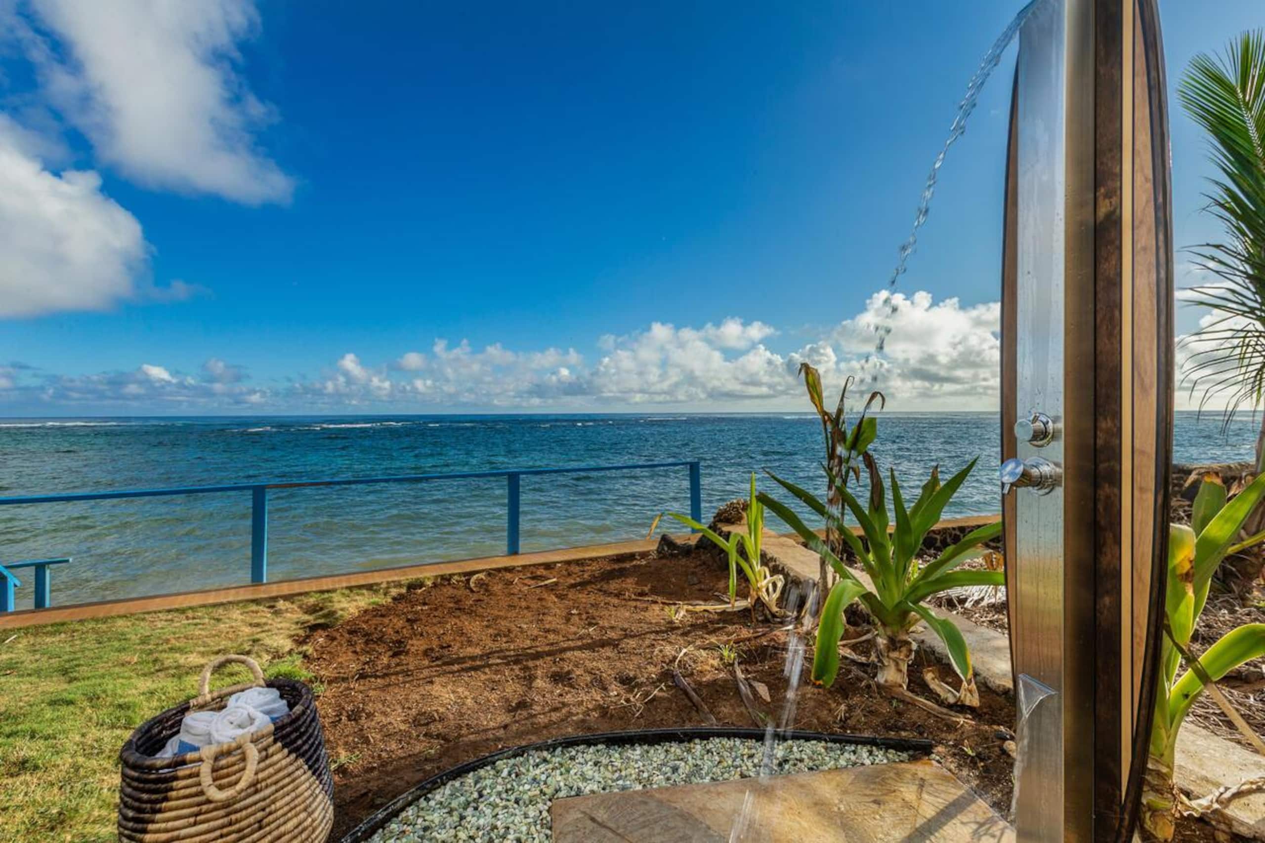 Modern, Beachfront 4 Bdrm - Eastside Retreat with - Photo 31
