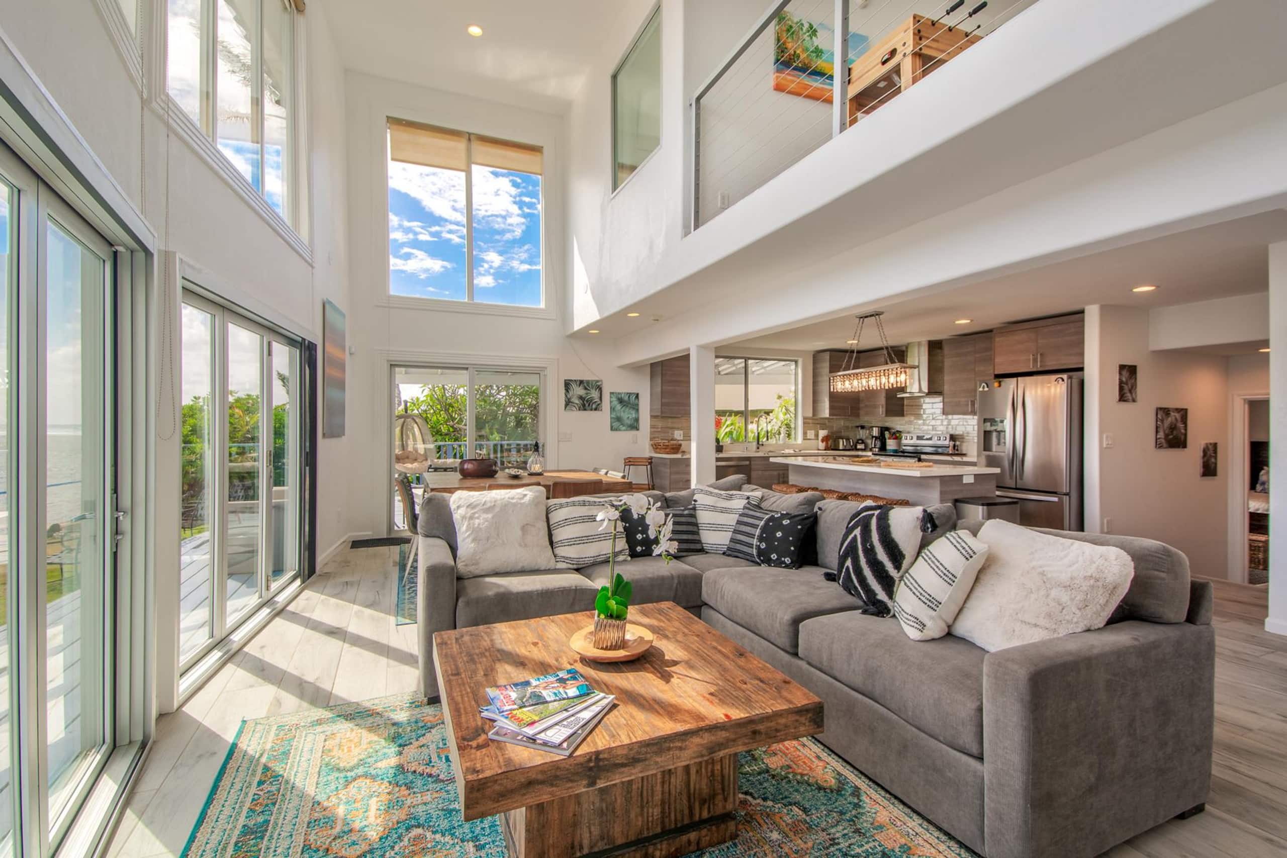Modern, Beachfront 4 Bdrm - Eastside Retreat with - Photo 6