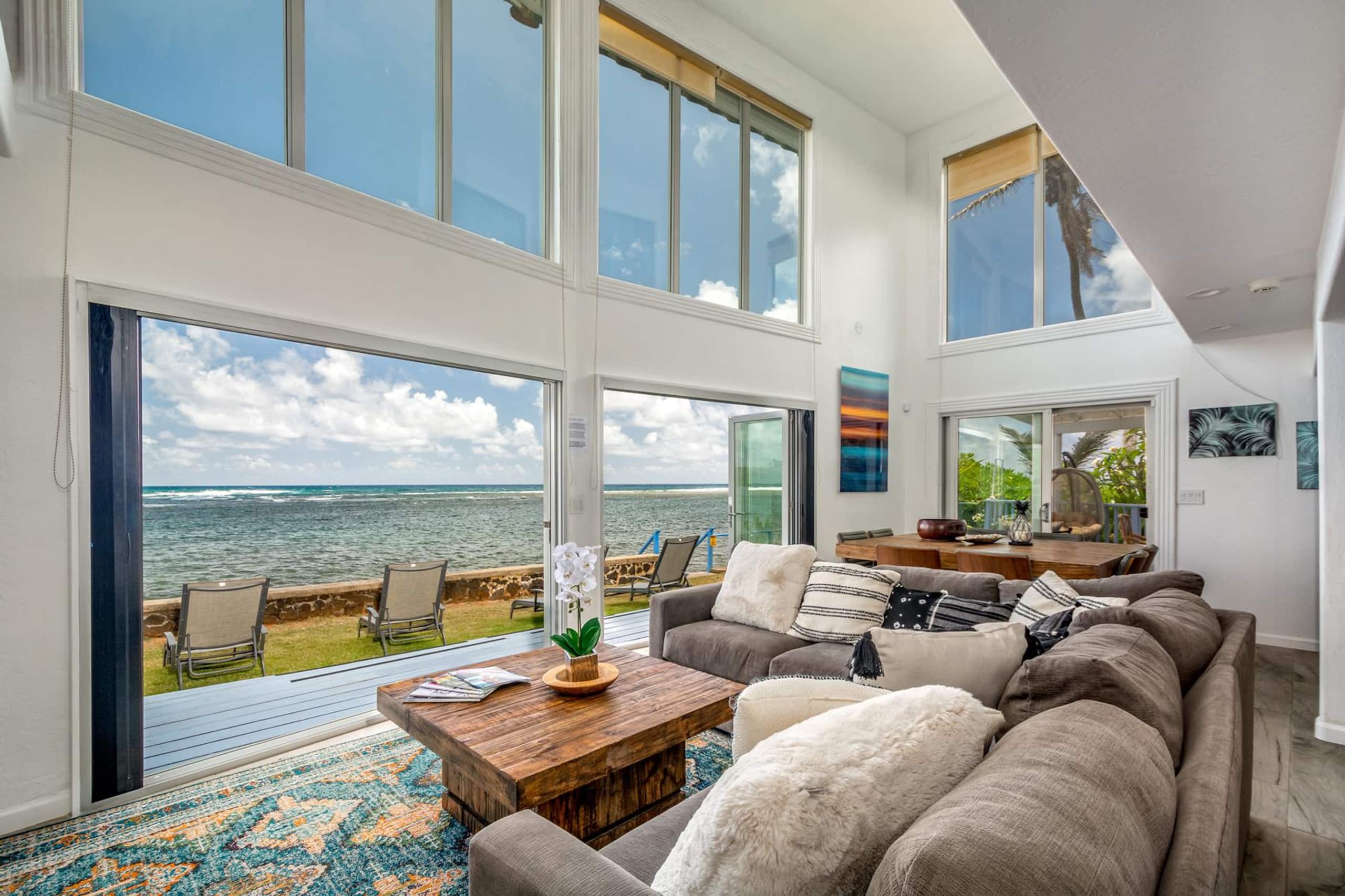 Modern, Beachfront 4 Bdrm - Eastside Retreat with - Photo 2