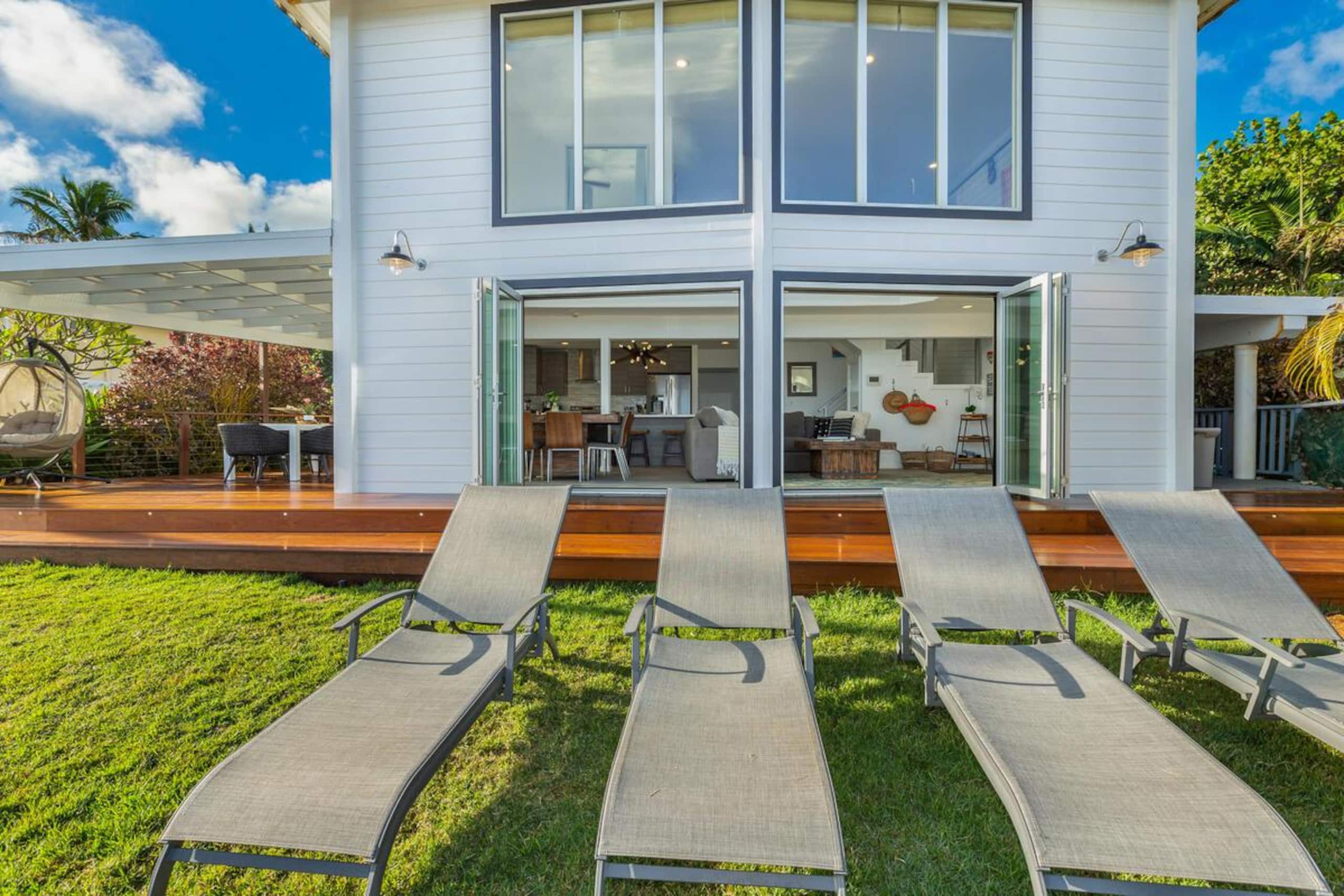 Modern, Beachfront 4 Bdrm - Eastside Retreat with - Photo 29