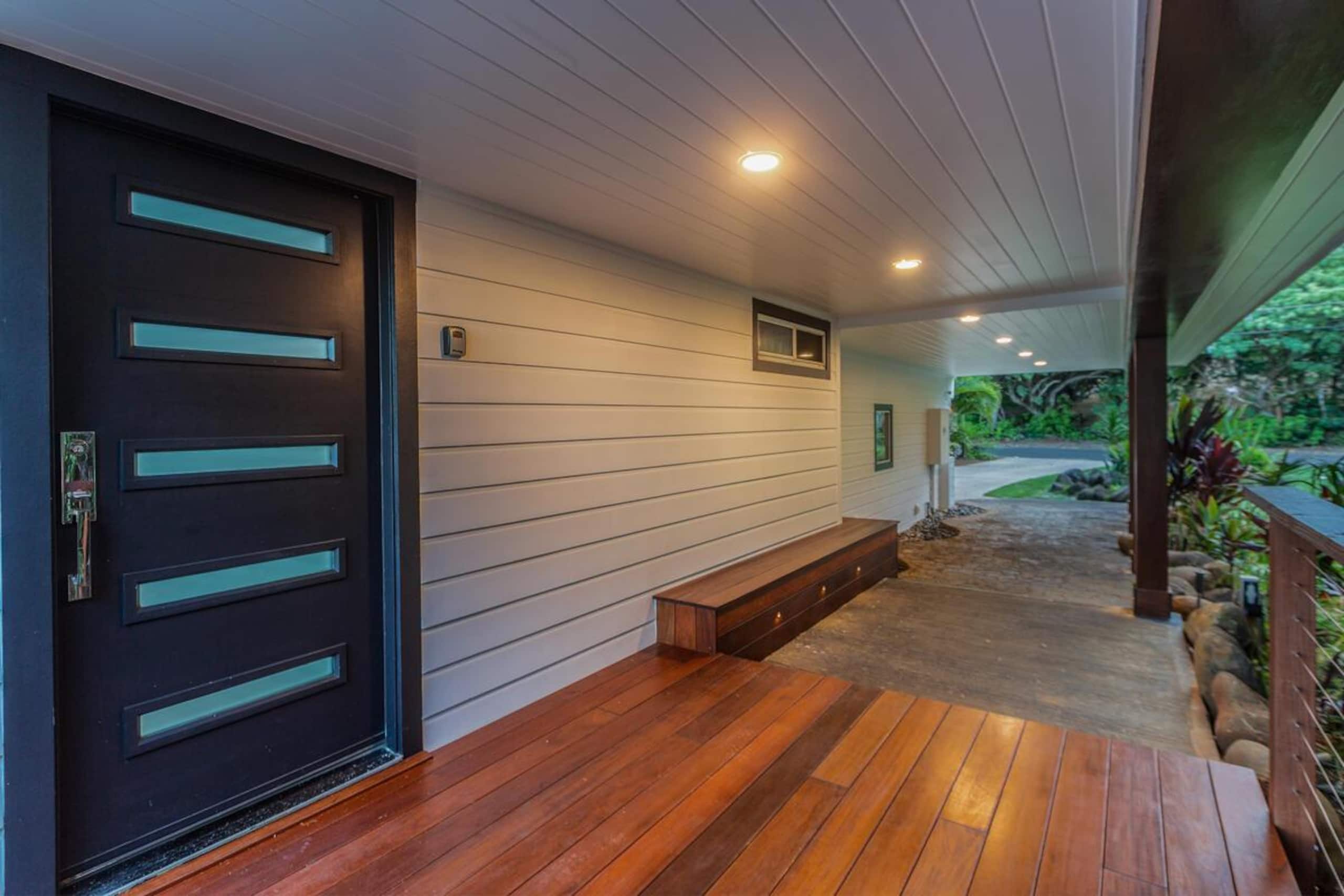 Modern, Beachfront 4 Bdrm - Eastside Retreat with - Photo 33