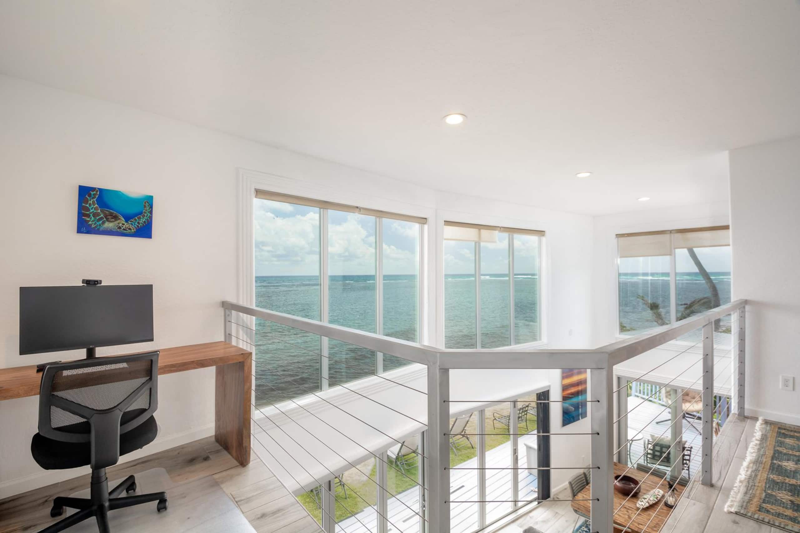 Modern, Beachfront 4 Bdrm - Eastside Retreat with - Photo 18
