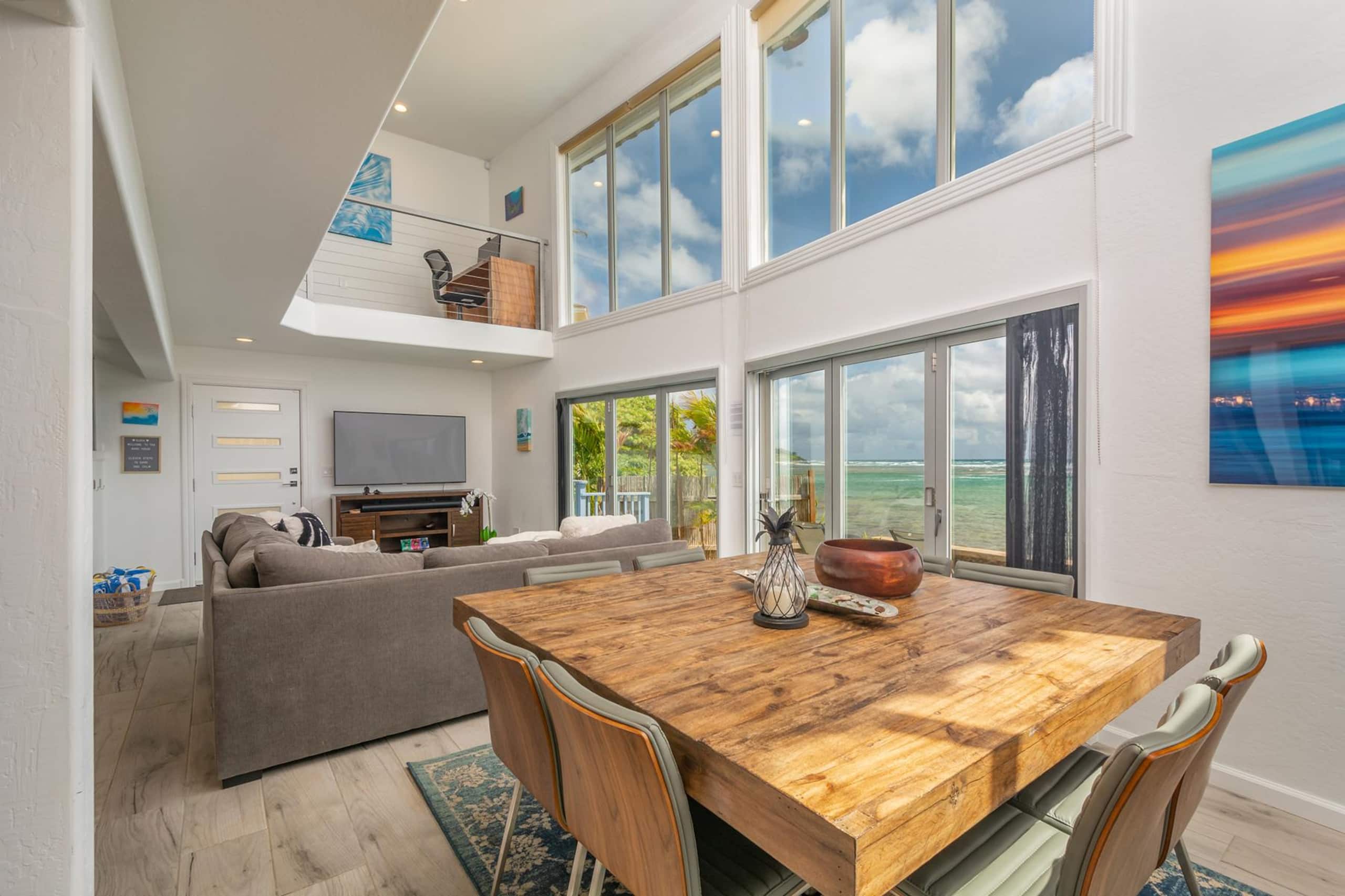 Modern, Beachfront 4 Bdrm - Eastside Retreat with - Photo 3